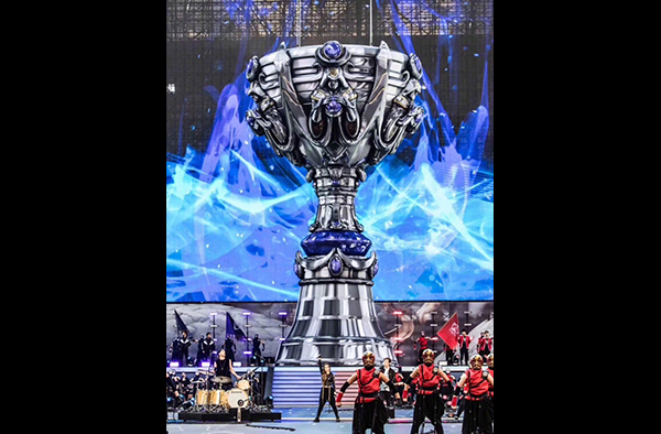 Spirit 在 BLAST Bounty Fall 2025 决赛中以 3：0 战胜 The MongolZ ，荣获冠军。